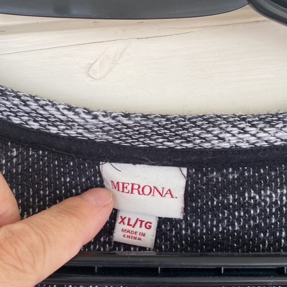 Long Sleeve Top with Pockets - Picture 2 of 3